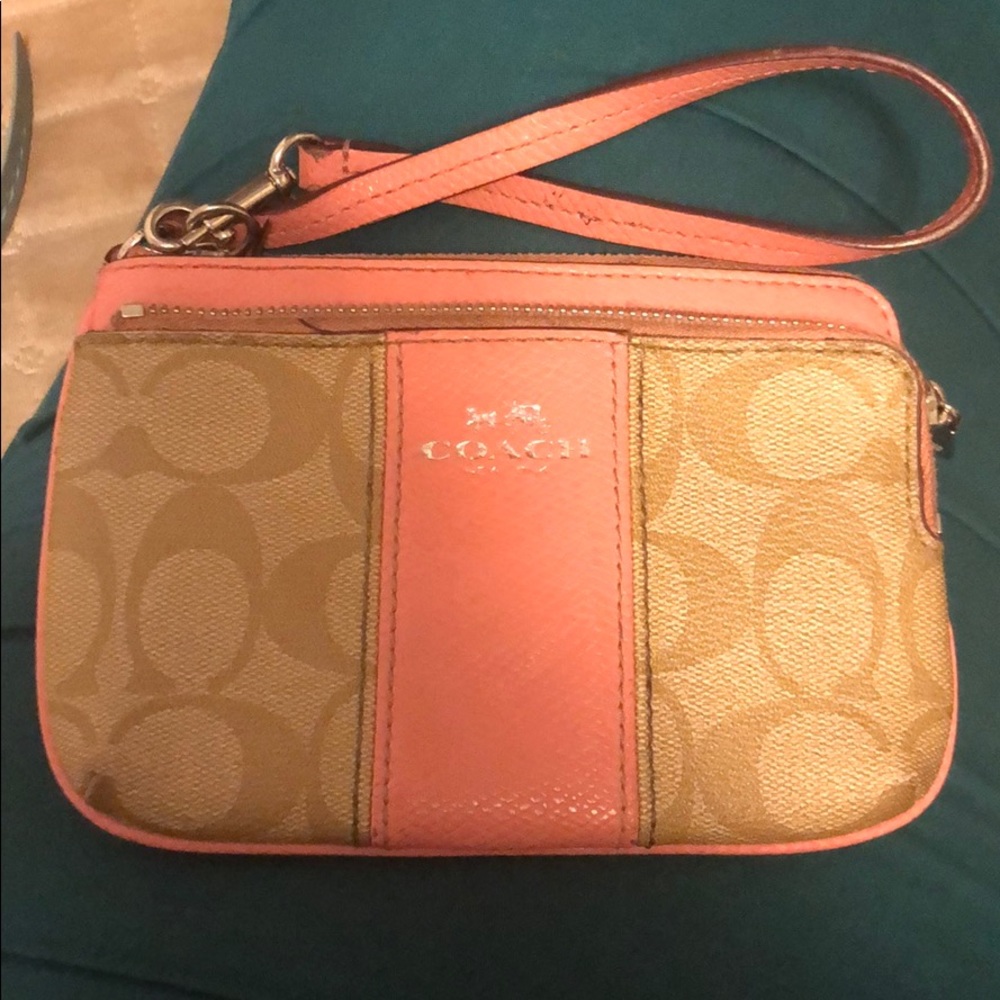 Couch wallet